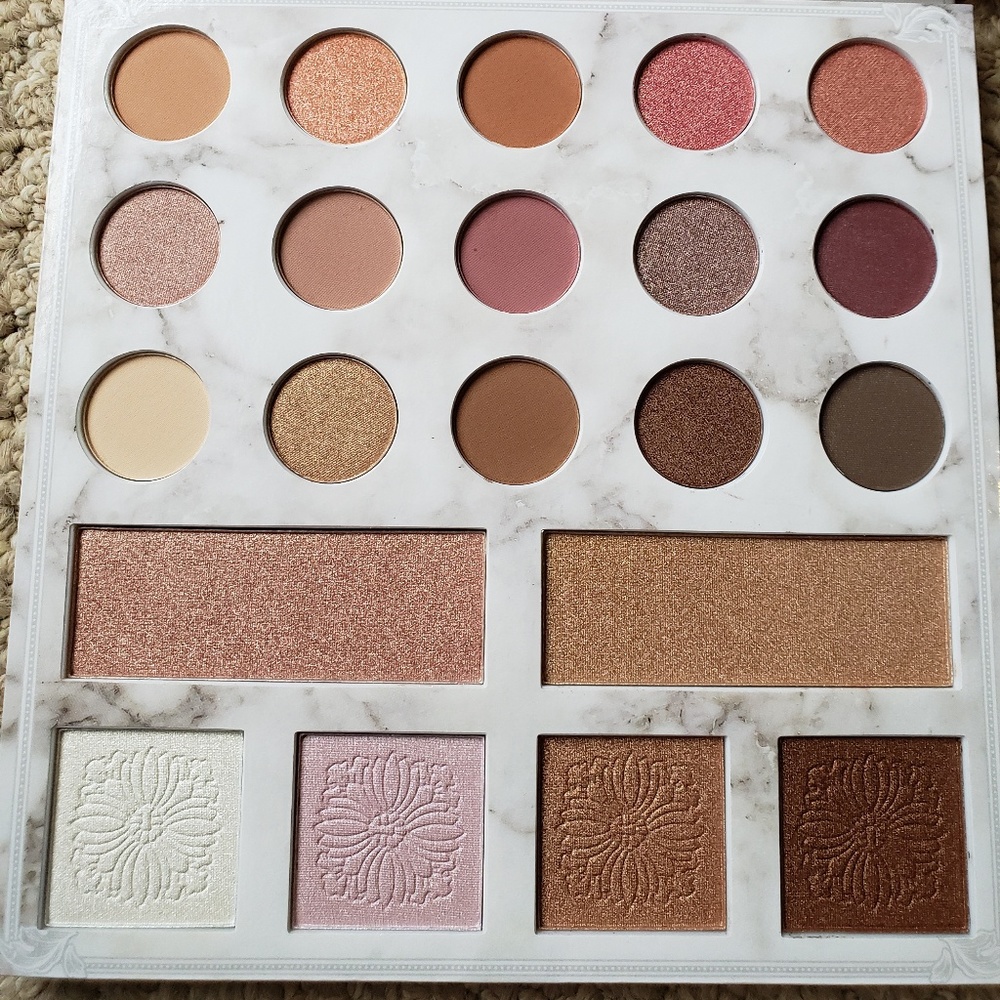 New Bh cosmetics Carli bybel eyeshadow palette
